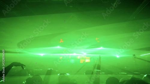 laser verde durante un show en un club
