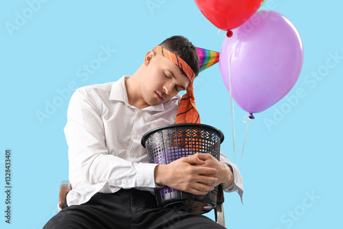 Young businessman with hang...