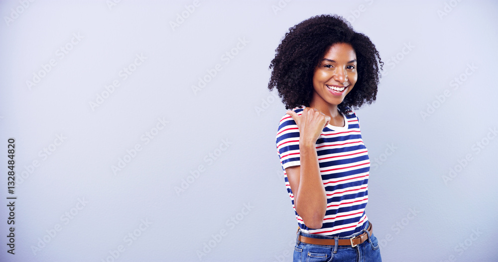 Φωτογραφία Portrait, woman and smile for pointing in studio of university announcement, scholarship news or sign up