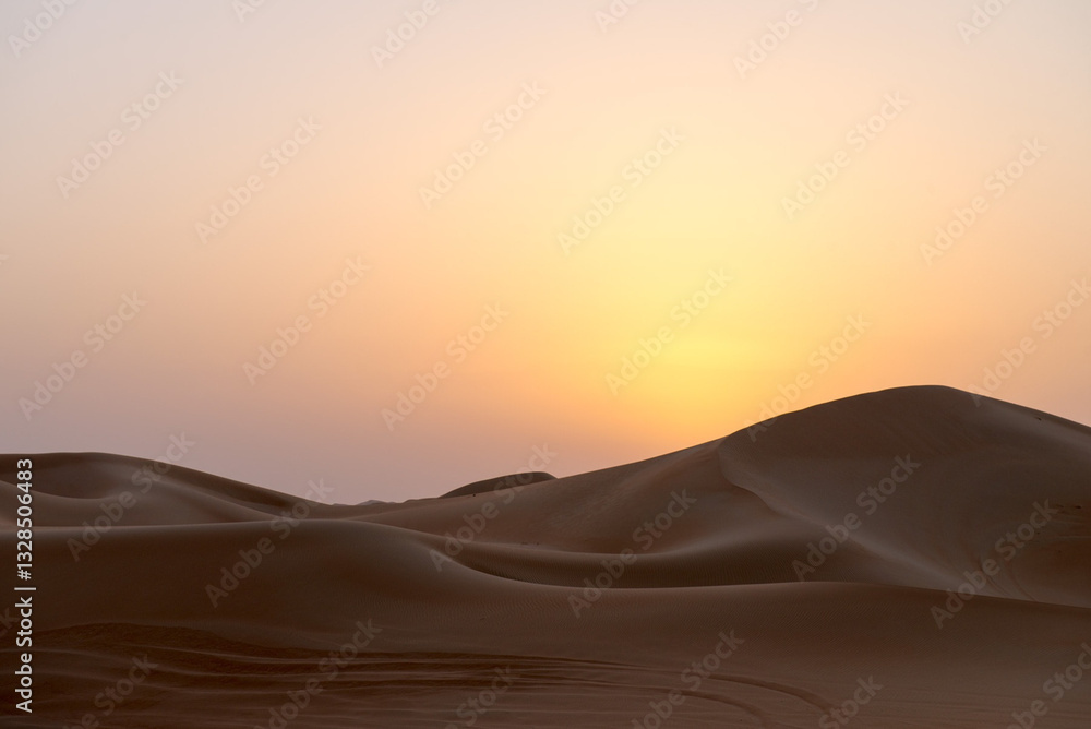 Obraz premium Empty Quarter Desert Dunes at Liwa, Abu Dhabi, United Arab Emirates