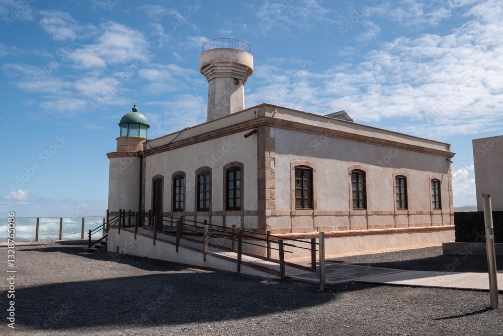 Antiguo Faro del Tostón ahora usado como museo de la pesca. El Cotillo, Fuerteventura.