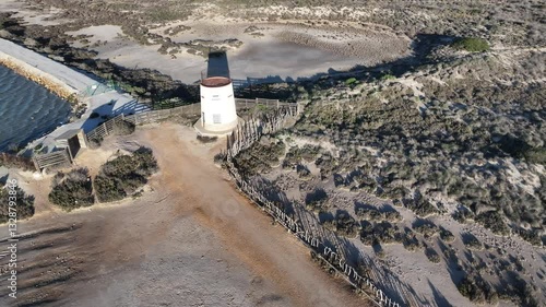 Faro y salinas de San Pedro del Pinatar en la Región de Murcia, España