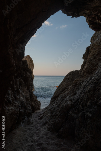 Wallpaper Mural 岩の洞窟の先にある青い海　愛知県 Torontodigital.ca