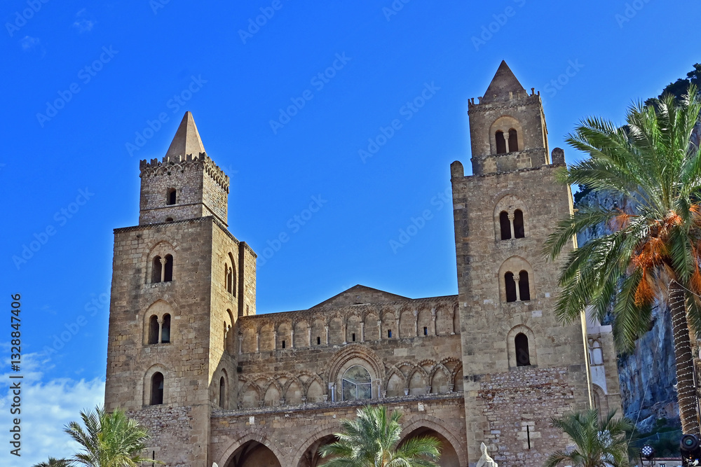 Cefalù, il Duomo o basilica cattedrale della Trasfigurazione, Palermo, Sicilia Cefalù, il Duomo o basilica cattedrale della Trasfigurazione, Palermo, Sicilia