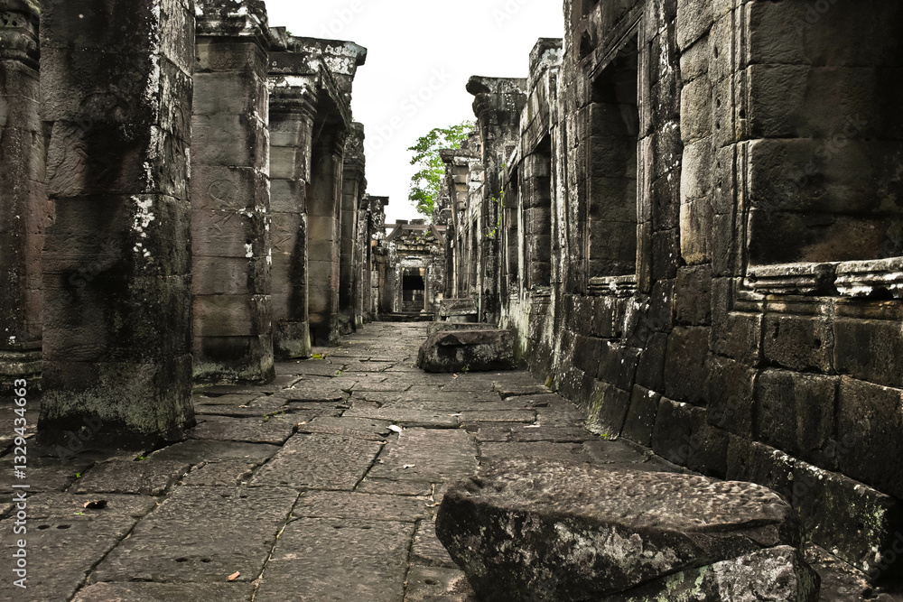 Fototapeta premium Various views of the Ancient temples in Siem Reap