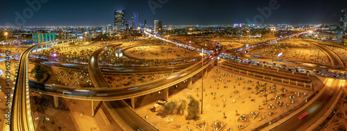 Foto Nighttime Aerial View of Riyad City Lights and Highways