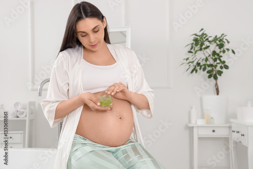 Young pregnant woman with j...