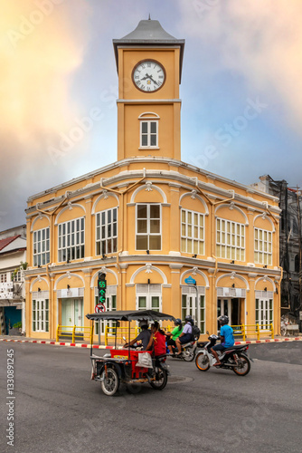 Obraz na płótnie Traffic moving past the former police station on the corner of Phuket Road and Phang Nga Road, Phuket, Town, Thailand w salonie