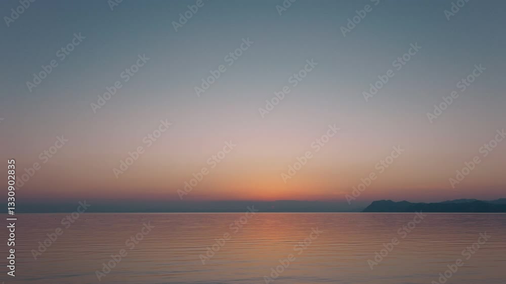 グラデーション空が美しい夕日の空と海 グラデーション空が美しい夕日の空と海