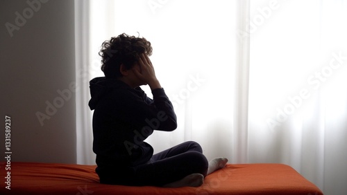 Obraz na płótnie DEPRESSED CHILD LEFT ALONE, CRIES AND DESPERATES. DIFFICULTIES DURING GROWTH IN ADOLESCENCE. PERSONAL CRISIS AND BEING PUNISHED BY PARENTS.
PEER BULLYING AND PROBLEMS IN PERSONALITY GROWTH w salonie