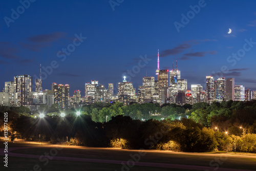 Panorama centrum Toronto o zmierzchu