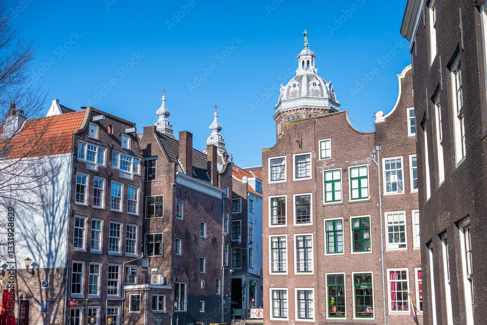 Fototapeta premium Le centre-ville de la ville de Amsterdam au Pays-Bas