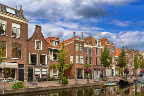 Obraz na płótnie New Rhine river in Leiden, Netherlands w salonie