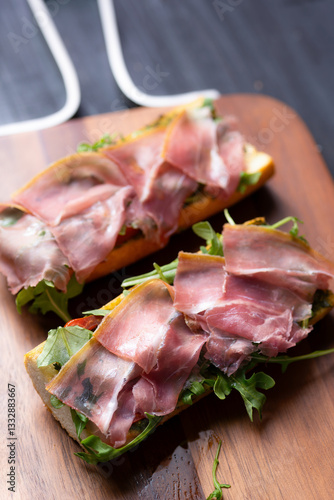 Obraz na płótnie italian parma ham crouton w salonie