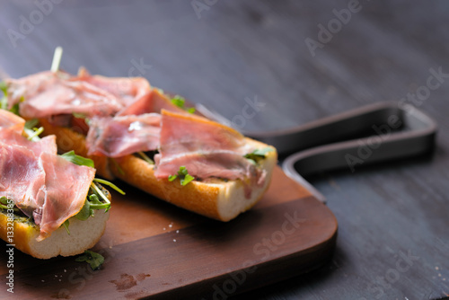 Obraz na płótnie italian parma ham crouton w salonie