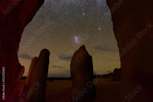 Obraz na płótnie Obłoki Magellana i nocne niebo w Pinnacles - zachodnia Australia w salonie