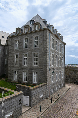 Obraz na płótnie Architecture of ancient city Saint-Malo, a walled port city in Brittany (prefecture Ille-et-Vilaine) in northwestern France on English Channel. Saint-Malo. France. w salonie