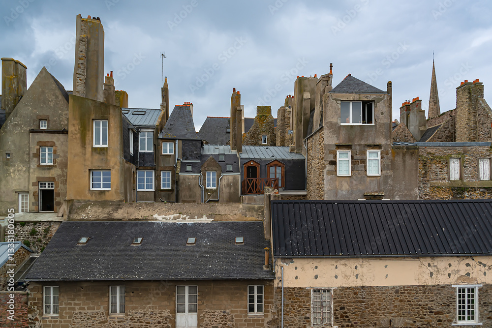Architecture of ancient city Saint-Malo, a walled port city in Brittany (prefecture Ille-et-Vilaine) in northwestern France on English Channel. Saint-Malo. France.