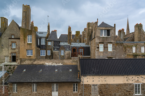 Obraz na płótnie Architecture of ancient city Saint-Malo, a walled port city in Brittany (prefecture Ille-et-Vilaine) in northwestern France on English Channel. Saint-Malo. France. w salonie