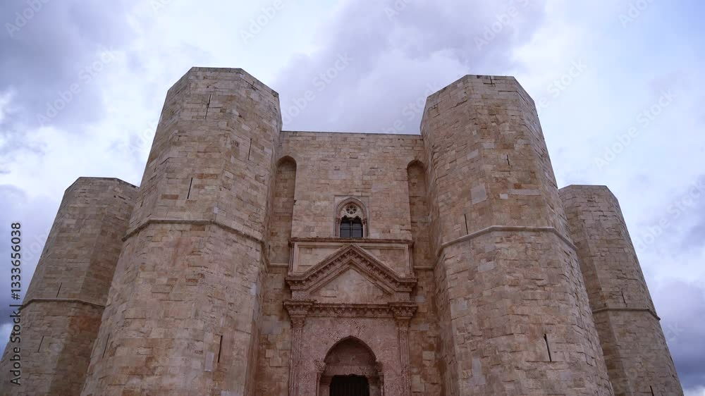 CASTEL DEL MONTE, FROM TOP TO BOTTOM FRONT 4 CASTEL DEL MONTE, FROM TOP TO BOTTOM FRONT 4