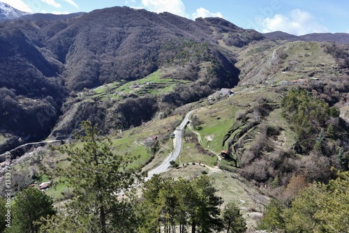 Roccamandolfi - Panorama verso est dal castello