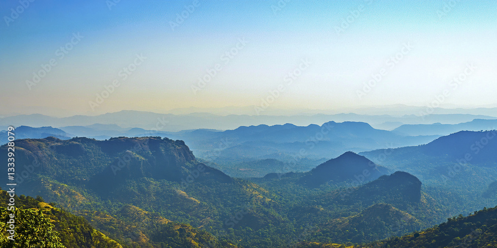 Obraz premium Majestic mountain view from Priyadarshini viewpoint with lush greenery