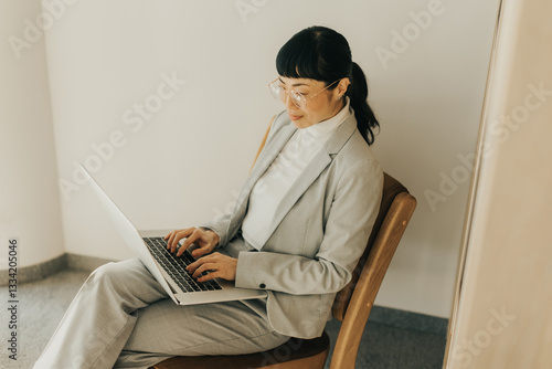 Professional Asian woman wo...