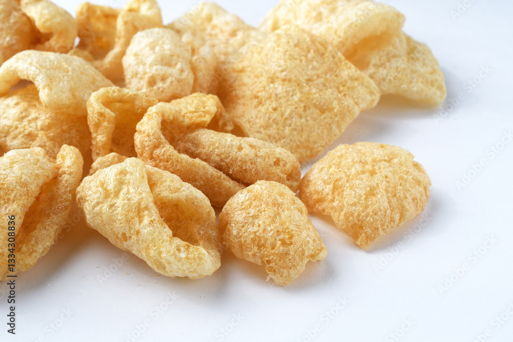 チチャロン メキシコやフィリピンで食べられる豚の皮(豚皮)のスナック コピースペースあり 白背景 Chicharon (chicharrón, chicharron), pork skin (pig skin) snack, eaten in Mexico and the Philippines, copy space available, white background
チチャロン メキシコやフィリピンで食べられる豚の皮(豚皮)のスナック コピースペースあり 白背景 Chicharon (chicharrón, chicharron), pork skin (pig skin) snack, eaten in Mexico and the Philippines, copy space available, white background