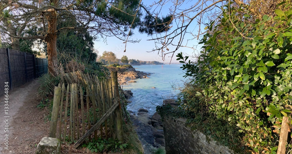 Beig-Meil au long de la côte en Bretagne Cornouaille Finistère France