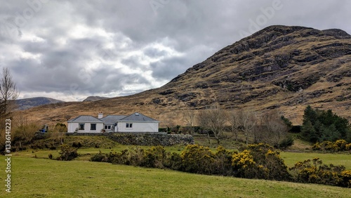 Obraz na płótnie Beautiful landscape scenery, farmhouse by river Erriff surrounded by mountains near Aesleagh falls, county Mayo, Ireland, nature background w salonie