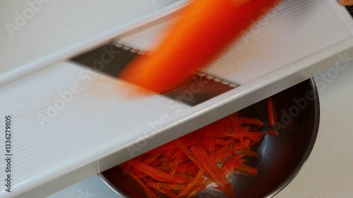 The skin of fresh carrots is being peeled with a special knife.싱싱한 당근의 껍질을 전용칼로 벗겨내고있습니다.
