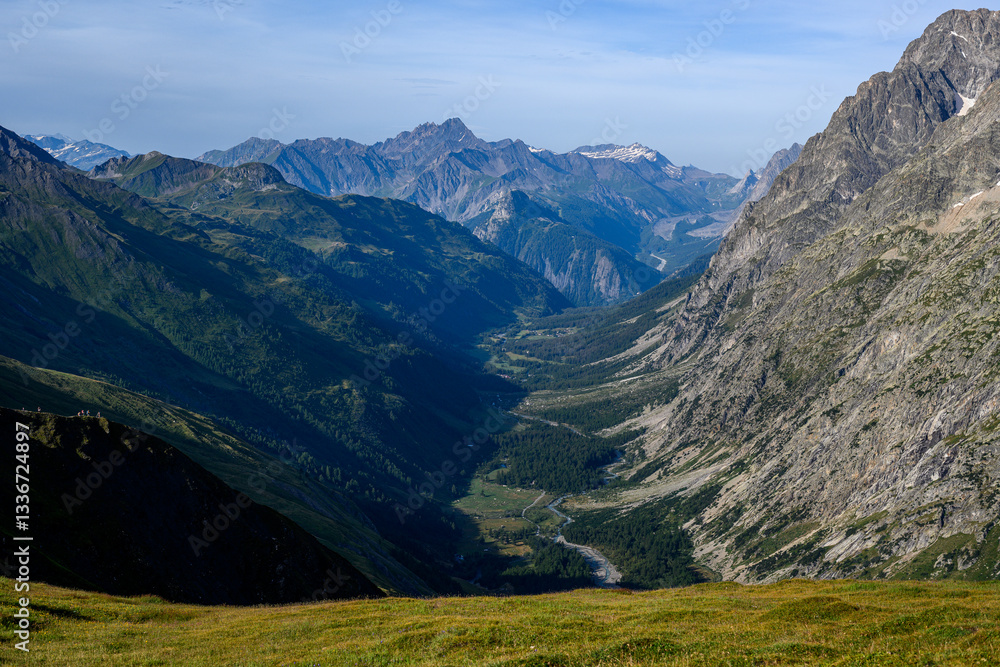 Obraz premium Val Ferret w Dolinie Aosty we Włoszech, Europa.