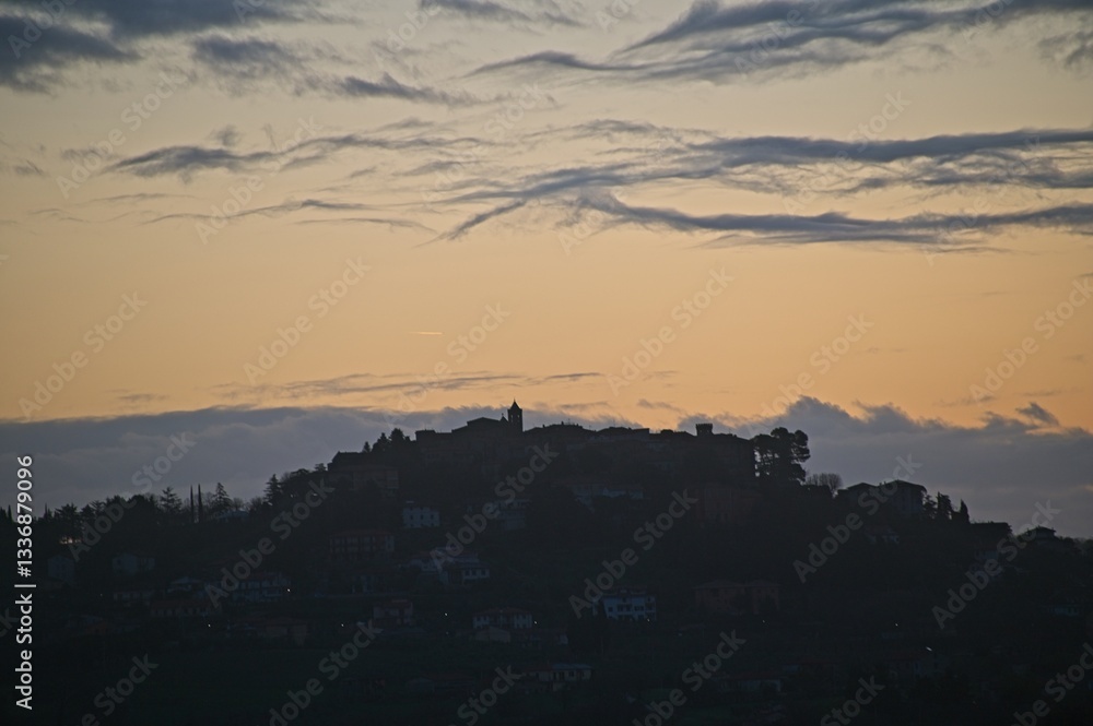 Fototapeta premium Sunrise and Fog Umbria Tuscany Italy January