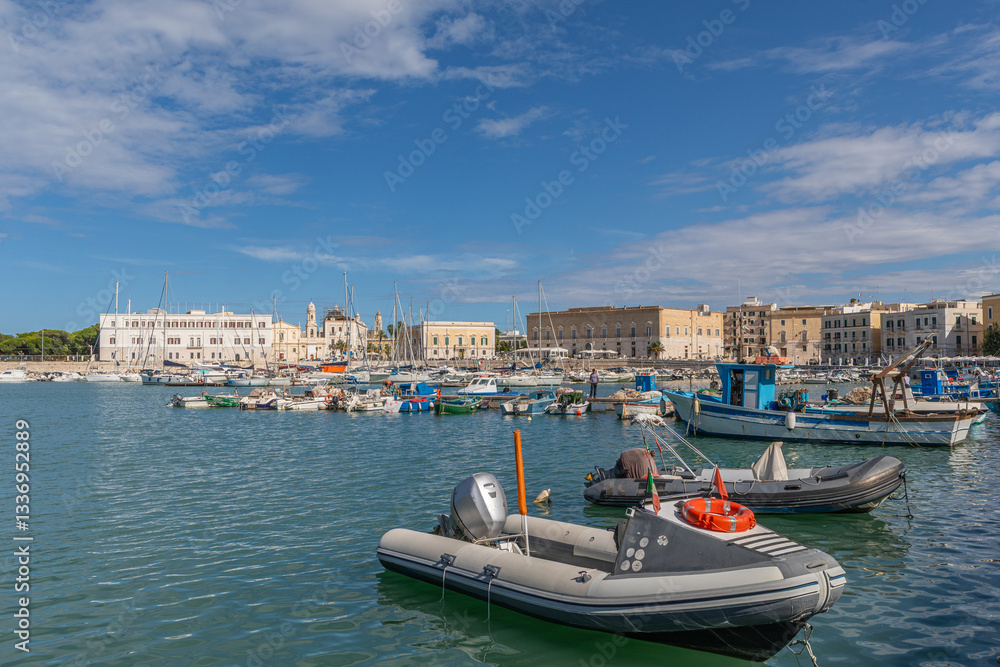 Port de Trani, dans les Pouilles, Italie