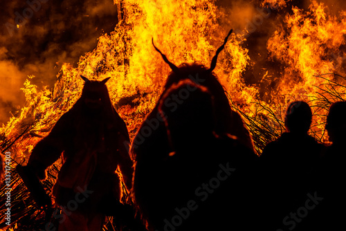 Fotografie Silhouette of devil monster in front of a huge fire