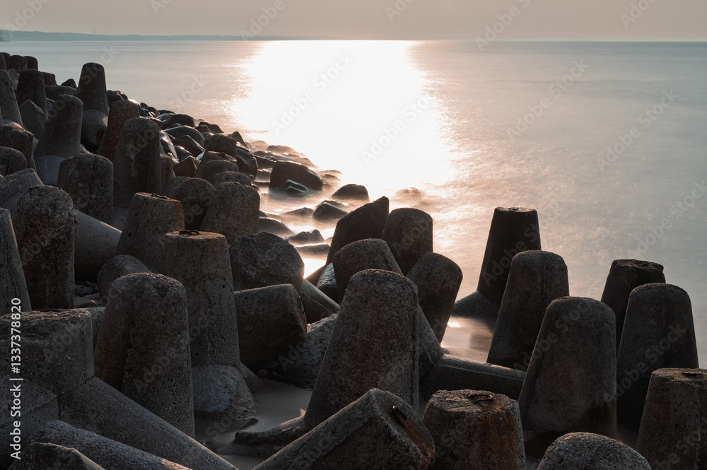 Obraz premium sunset on the beach long exposure 