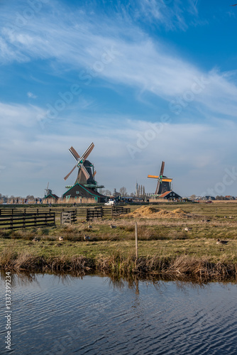 Photography Le magnifique petit village de Zaanse Schans au pays-bas à côté de la ville de A