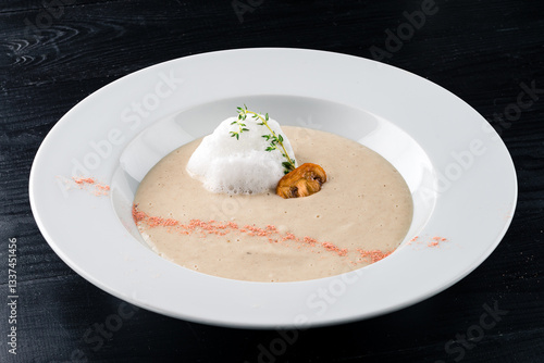 Obraz na płótnie Delicious cream soup with mushrooms w salonie