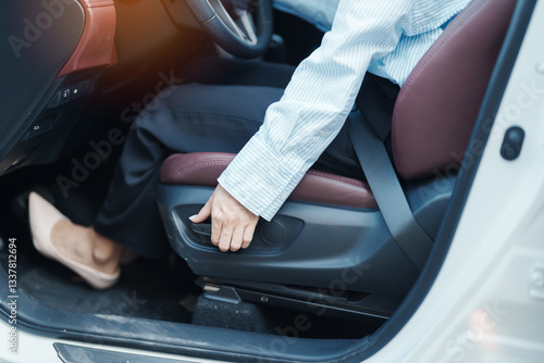Photos Business woman hand adjust car seat before drive on the road