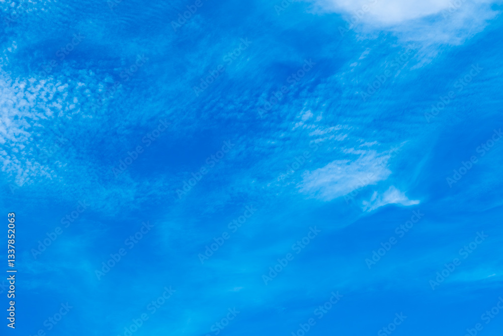 Obraz premium Panorama of cloud clear sky background for summer vacation concept at ocean and summer sea water with sunlight of beautiful cloudy