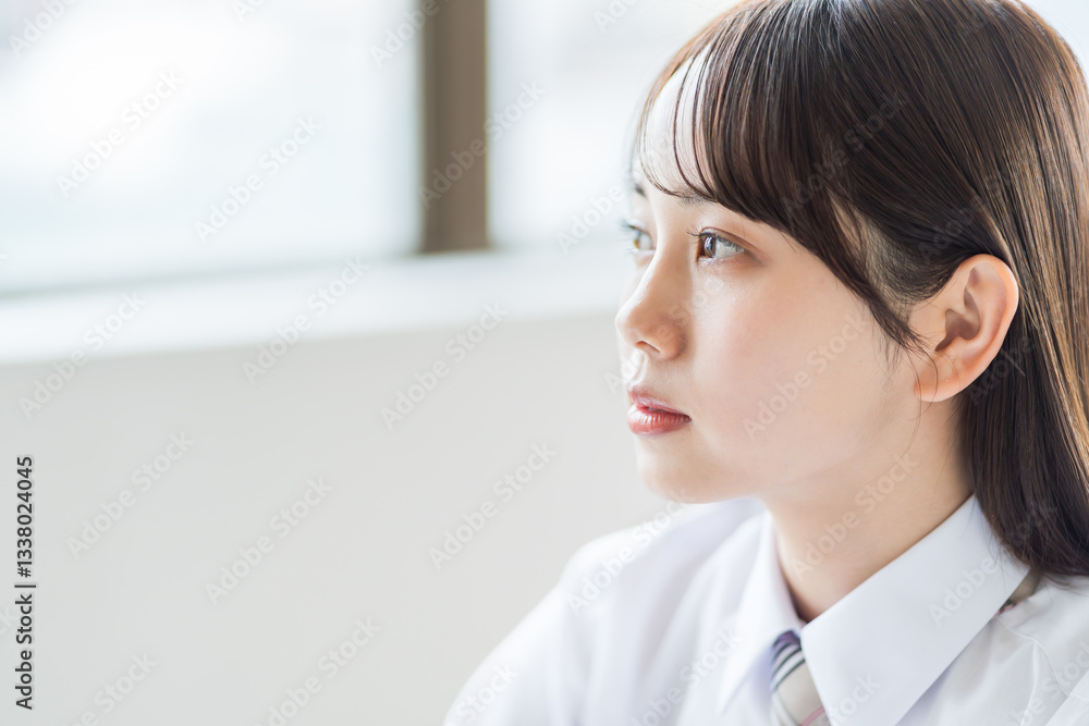 勉強をする女子高校生。 勉強をする女子高校生。