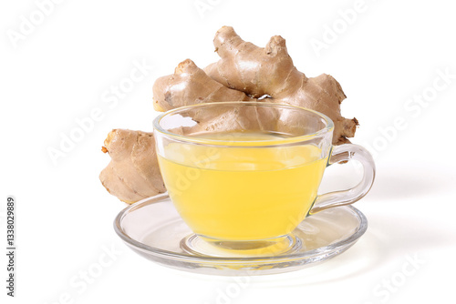 Fotografia fresh ginger juice in a clear glass cup and fresh ginger healthy