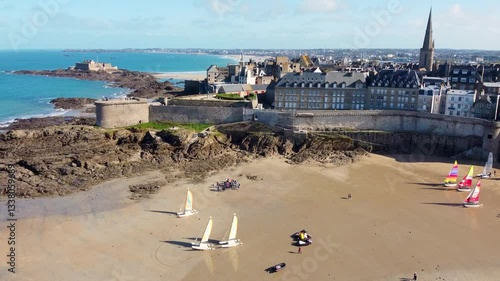 Superbe vue aérienne de Saint Malo, ville intra-muros, cité corsaire bretonne, Bretagne, France