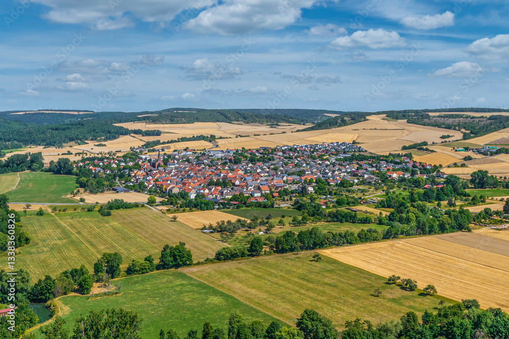 Naklejka premium Das Taubertal rund um die Ortschaft Werbach bei Tauberbischofsheim von oben