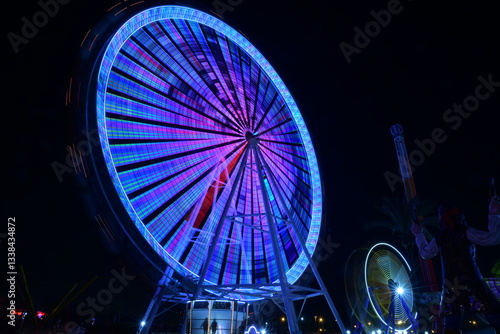 farbige Lichter im Dunkeln