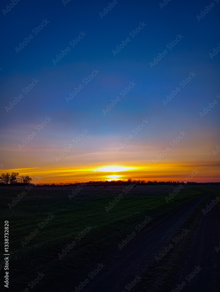 Obraz premium dusk in the steppe