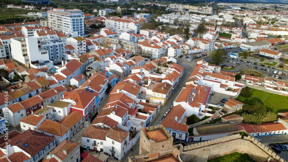 Obraz premium sines vista aérea, telhados e praia