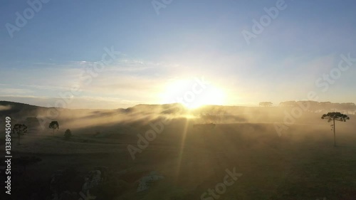 NASCER DO SOL NUVENS MONTANHA