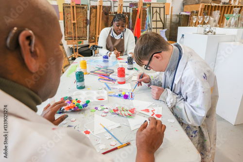 Disabled�people in creative workshop