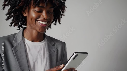 Wallpaper Mural The Woman with Smartphone Torontodigital.ca
